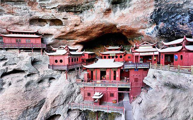 福建千年悬空寺仅由一柱支撑 无一根钉子