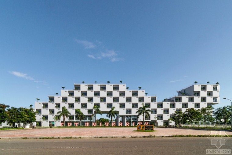 叠起来的方块？花坛？管他！大学教学楼绿色建筑设计 