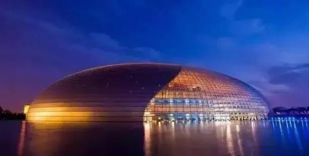 惊!6750吨钢架结构却没有柱子支撑,如何做到的!