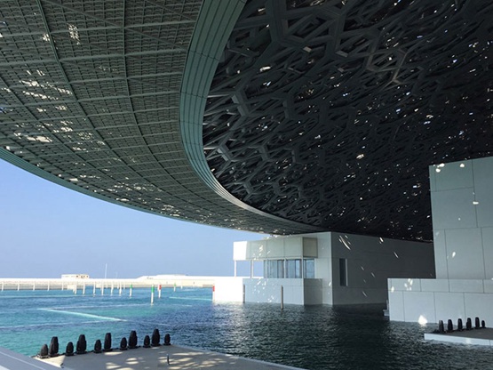 让·努维尔设计的阿布扎比卢浮宫博物馆正式开放