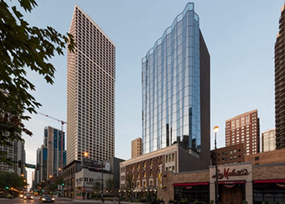 戈奇在芝加哥旧酒店上增加折叠玻璃大厦   